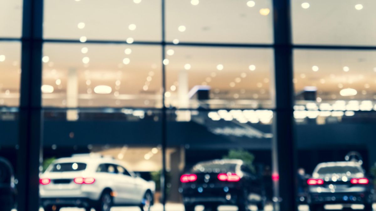 Voces disonantes y cambio de discurso en el PP de La Rioja en torno a los coches para altos cargos