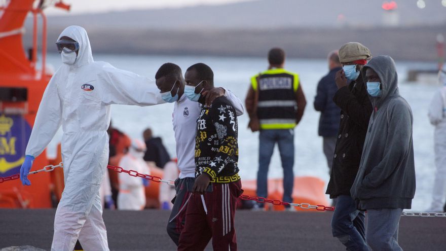 Más de 1.000 migrantes siguen en un limbo y sin escolarizar a la espera de que las pruebas óseas determinen si son mayores de edad