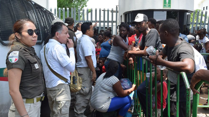 Autoridades interceptan a 329 migrantes centroamericanos en el sur de México