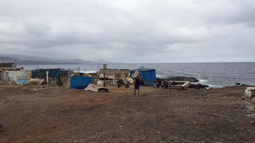 GALERÍA: del derribo de una chabola por El Confital