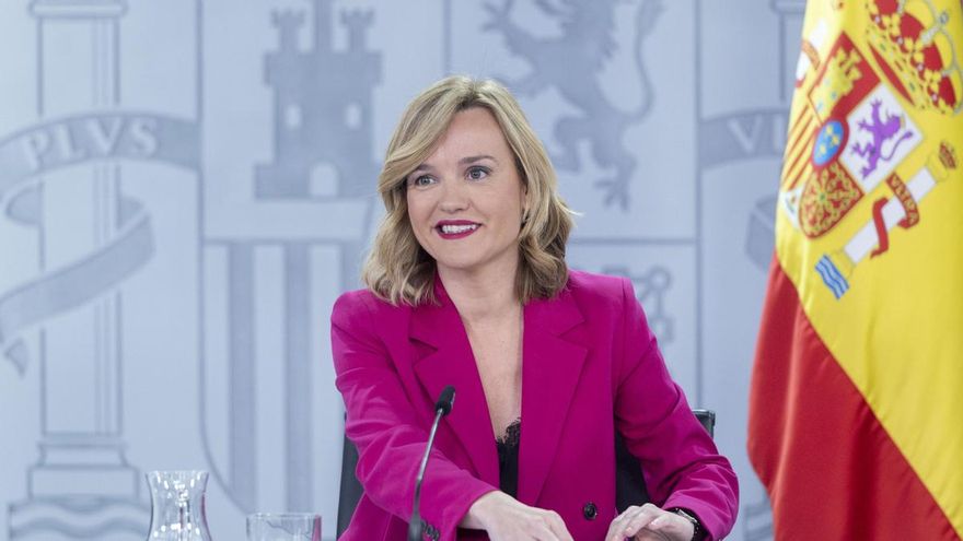 La ministra Portavoz, de Educación, Formación Profesional y Deporte, Pilar Alegría, durante una rueda de prensa posterior a la reunión del Consejo de Ministros, en el Palacio de la Moncloa, a 23 de abril de 2024, en Madrid (España).