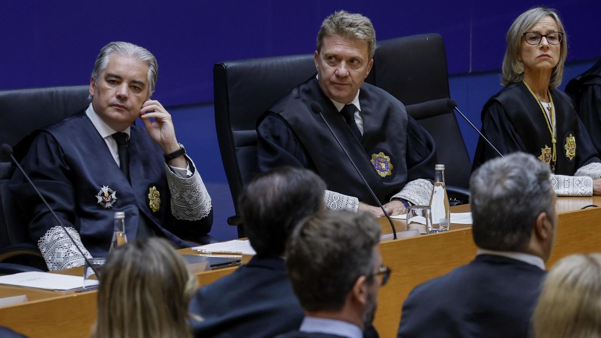 El presidente del TSJ-CV, Manuel Baeza, en el centro, preside la toma de posesión de José Manuel Ortega como presidente de la Audiencia Provincial de Valencia y de Antonio López como presidente de la Sala de lo Contencioso-Administrativo, en el acto de apertura del Año Judicial 2025-2026.