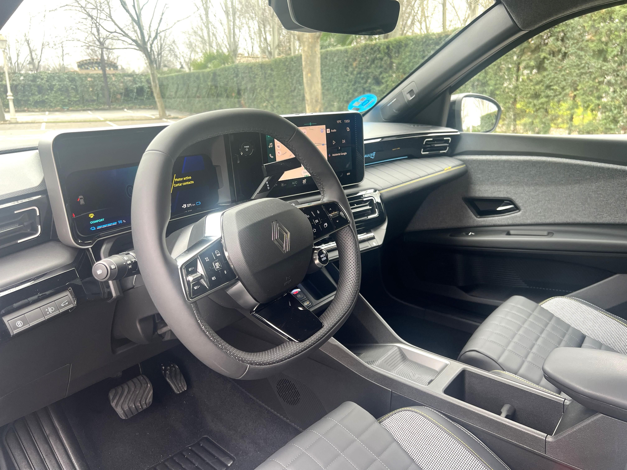 Puesto de conducción del nuevo eléctrico de Renault.