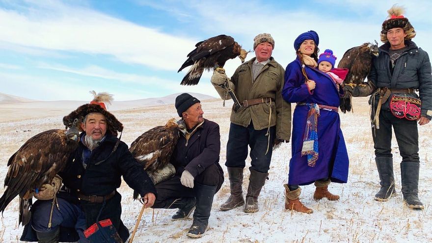 Silvia Romero y su hija Estrella en Mongolia.