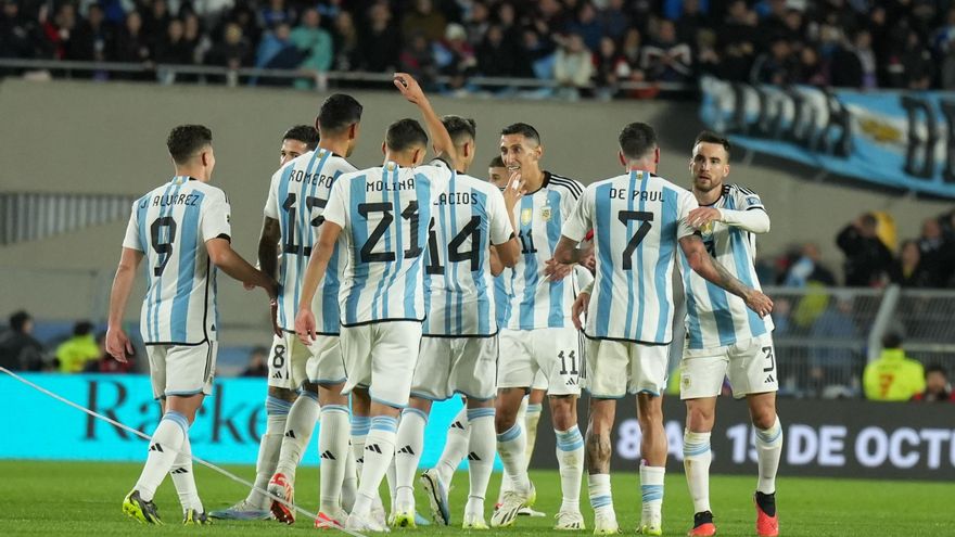 Con tiro libre de Messi, Argentina vence a Ecuador en su debut en las Eliminatorias Sudamericanas camino al Mundial 2026
