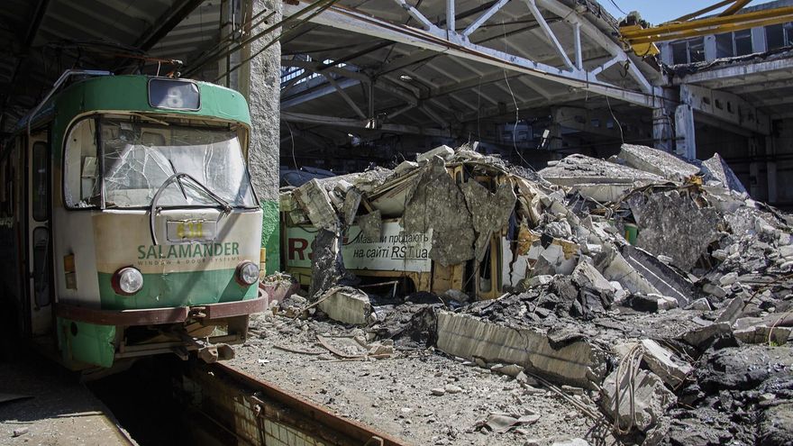 Daños ocasionados por un ataque ruso contra la estación de tren de Járkov