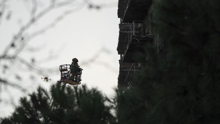 EuropaPress 5777405 bomberos trabajan incendio ayer 22 febrero barrio campanar 23 febrero 2024