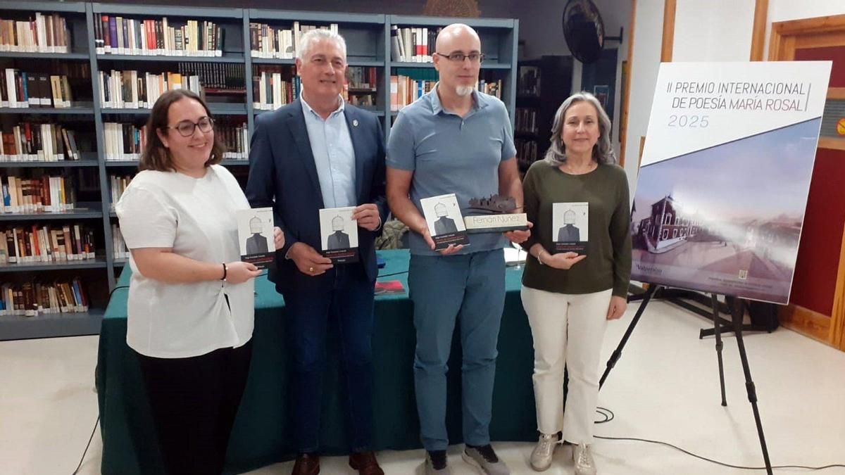 'Detrás de aquellos pájaros', de Jorge Fernández Gonzalo, logra el Premio Internacional de Poesía María Rosal
