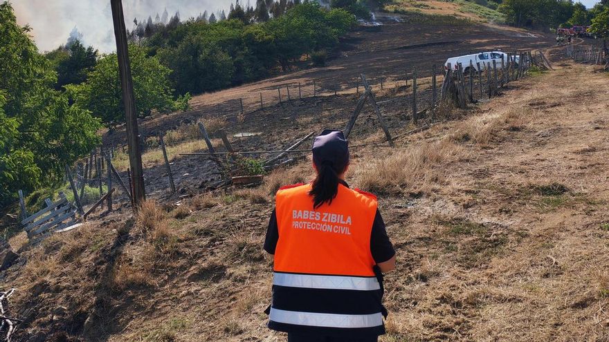 Los Bomberos trabajan en varios incendios en Bizkaia, con fuegos reactivados en Erandio y Alonsotegi
