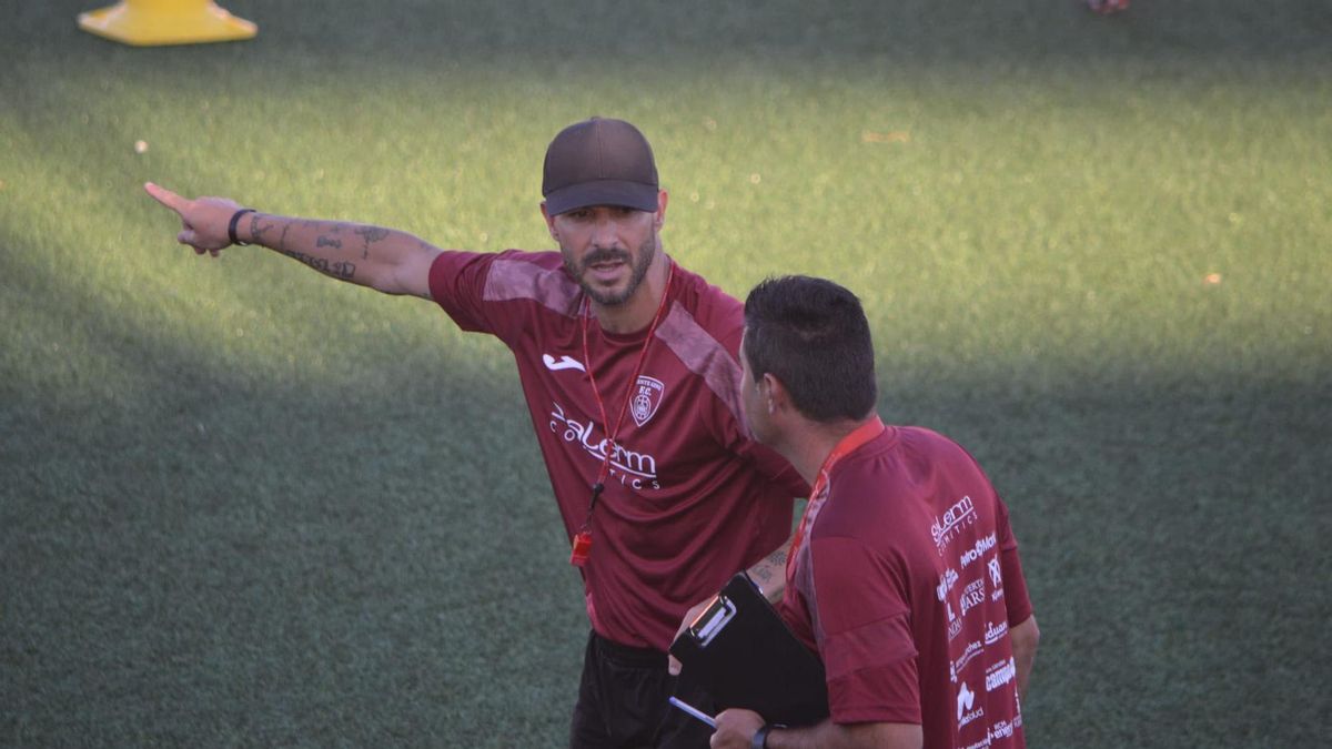 Álvaro Cejudo, durante el primer entrenamiento del Salerm Puente Genill