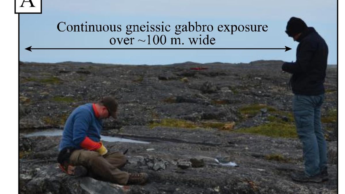 Exposición continua de uno de los grandes umbrales de metagabro diferenciados. Todas las rocas que afloran son metagabro gneisico del mismo umbral.