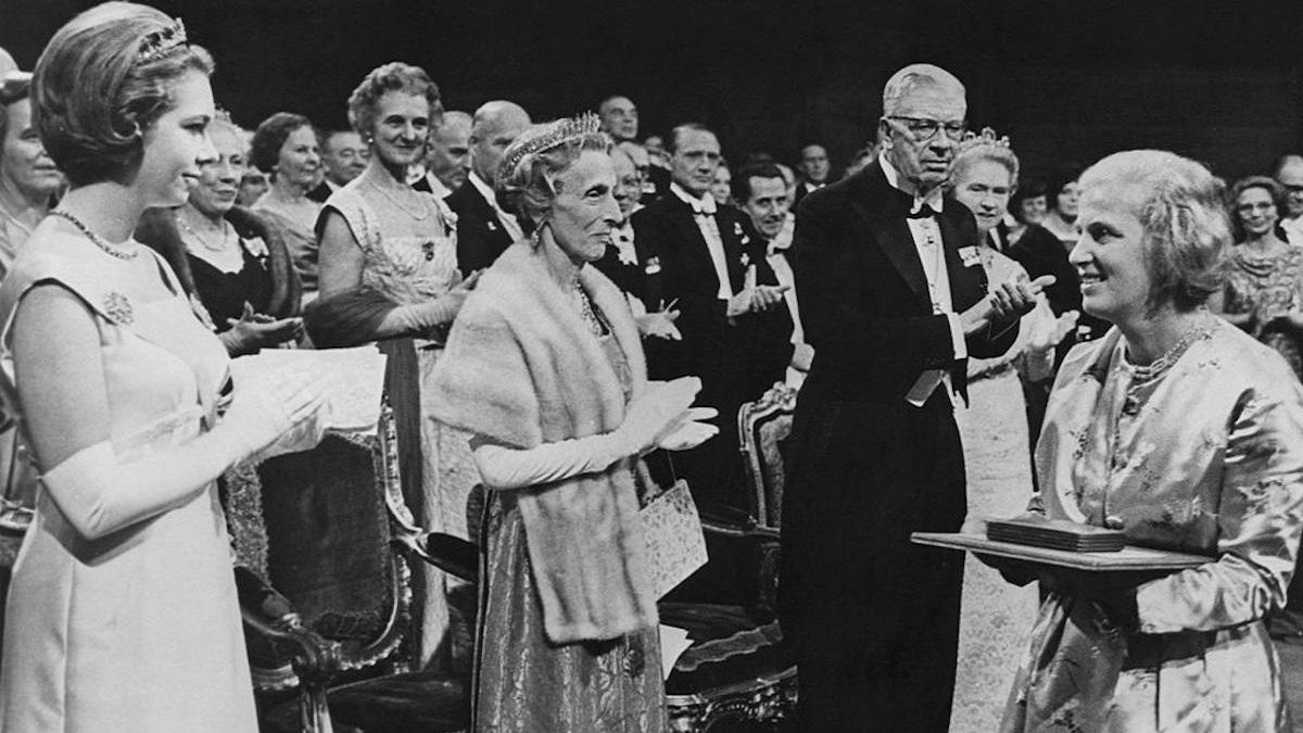 Fue la quinta mujer en obtener un Nobel y la primera británica en lograr tal distinción en el ámbito de las ciencias experimentales