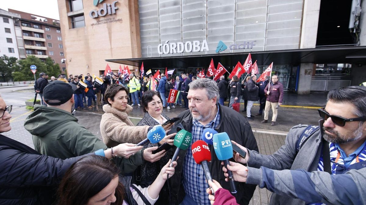 Miguel Ángel Pérez-Parras atiende a los medios