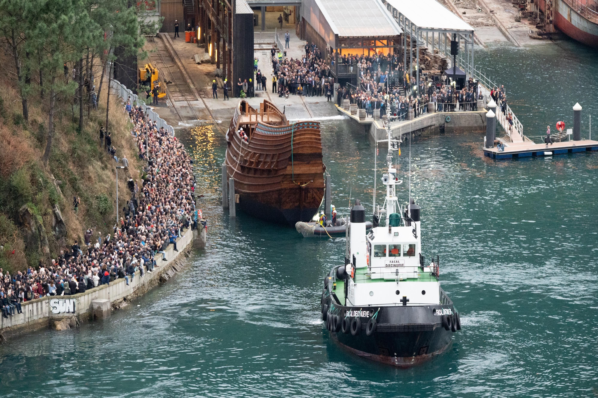 Botadura de la nao San Juan, réplica de un ballenero del siglo XVI reconstruida en Albaola de Pasaia