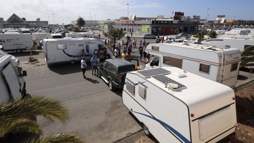 Autocaravanistas en La Mareta (Telde).
