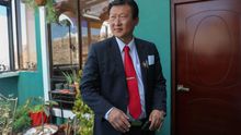El candidato a la Presidencia de Bolivia por el Partido Demócrata Cristiano (PDC), Chi Hyun Chung, durante una entrevista con Efe, en La Paz (Bolivia).