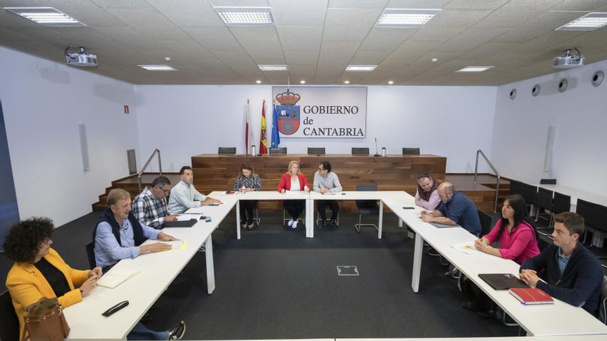 La consejera de Desarrollo Rural, María Jesús Susinos, se reúne con los representantes del sector primario