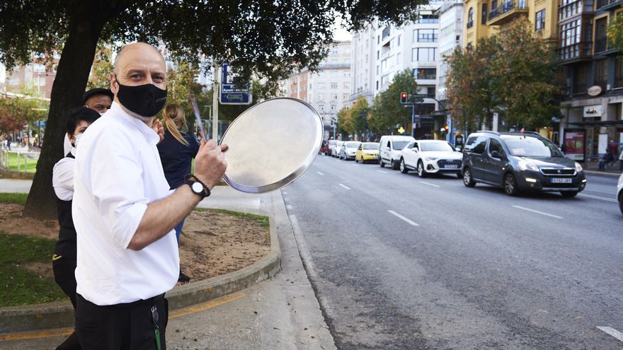Protesta del sector de la hostelería ante las restricciones por el COVID-19, en Santander