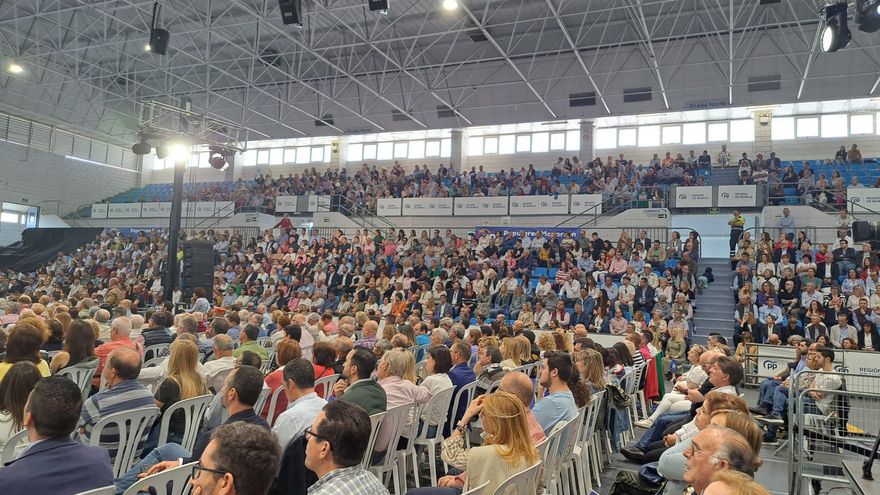 Asistentes a la presentación de candidatos a alcaldes y alcaldesas de los 45 municipios de la Región de Murcia en el Pabellón Príncipe de Asturias | E. R.