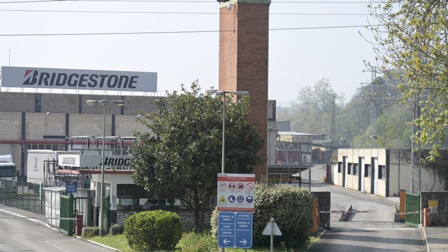Exterior de la fábrica de Bridgestone en Puente San Miguel