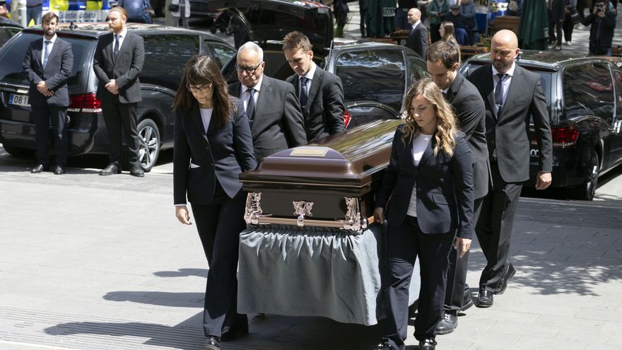 Emotivo funeral en Barcelona de la familia que murió en un accidente aéreo en Nueva York
