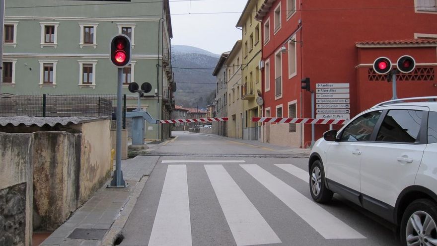 Zalla, con 34 pasos a nivel para 8.000 habitantes, llora el atropello de una adolescente