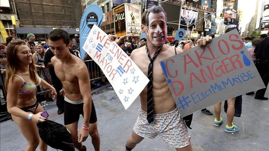 Cientos de personas se desnudan en Times Square en el día de la ropa interior