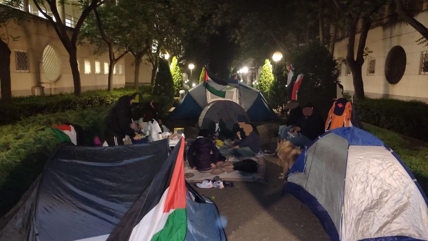 La acampada de Ciudad Real en apoyo a Palestina comienza con tensiones por la presencia policial