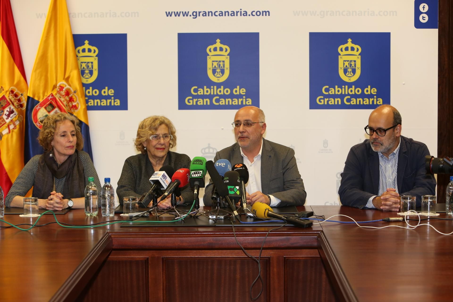 María Nebot; Manuela Carmena; Antonio Morales y Juan Manuel Brito en el acto del Día de la mujer organizado por el Cabildo. (ALEJANDRO RAMOS)