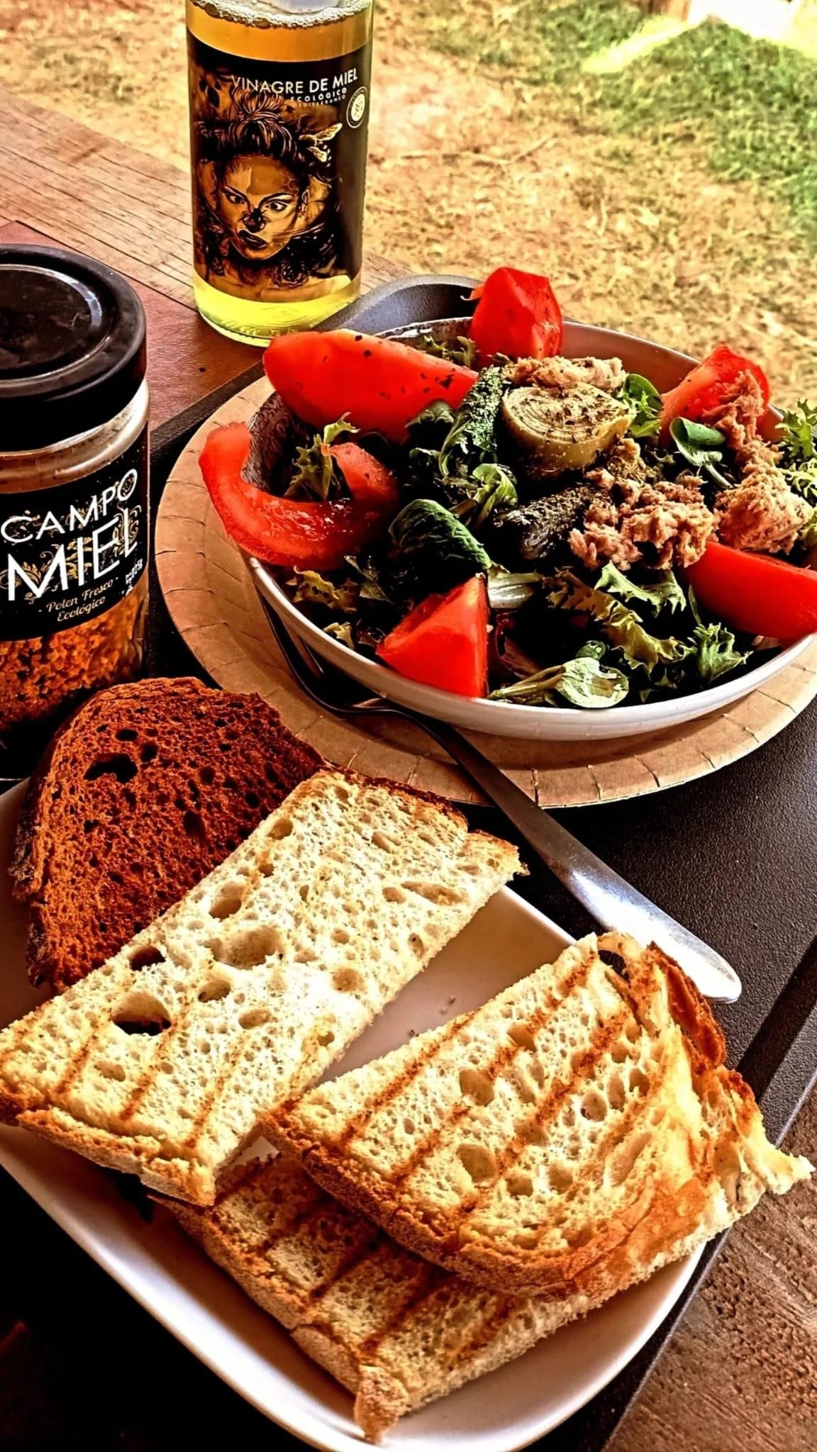 Alimentos servidos en la Mielería