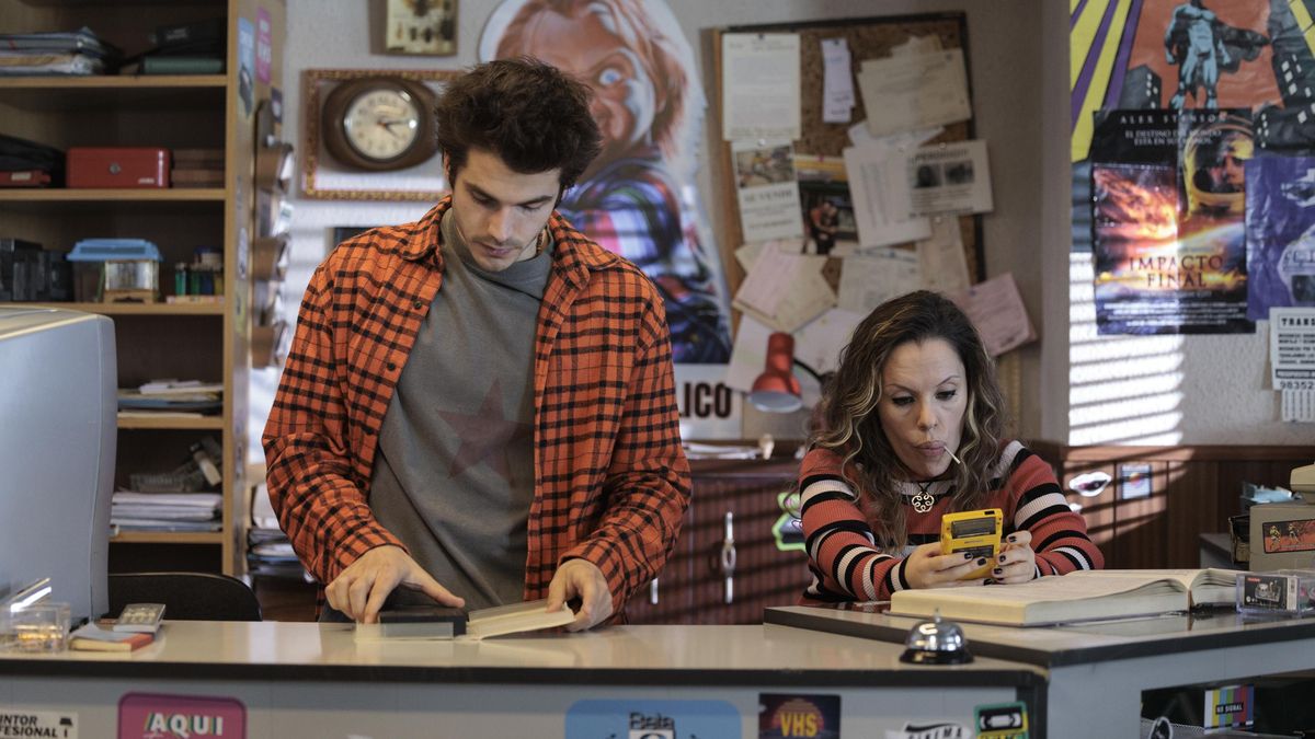 Álvaro Mel y Celia Morán en 'Cochinas' de Prime Video