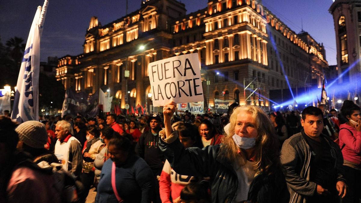 Frente a Tribunales, hubo un fuerte reclamo para "democratizar" la Justicia