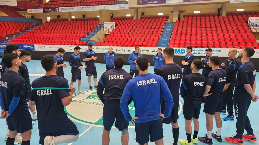 Colectivos de apoyo a Palestina frenan un partido amistoso de balonmano entre el UBU San Pablo y la selección de Israel