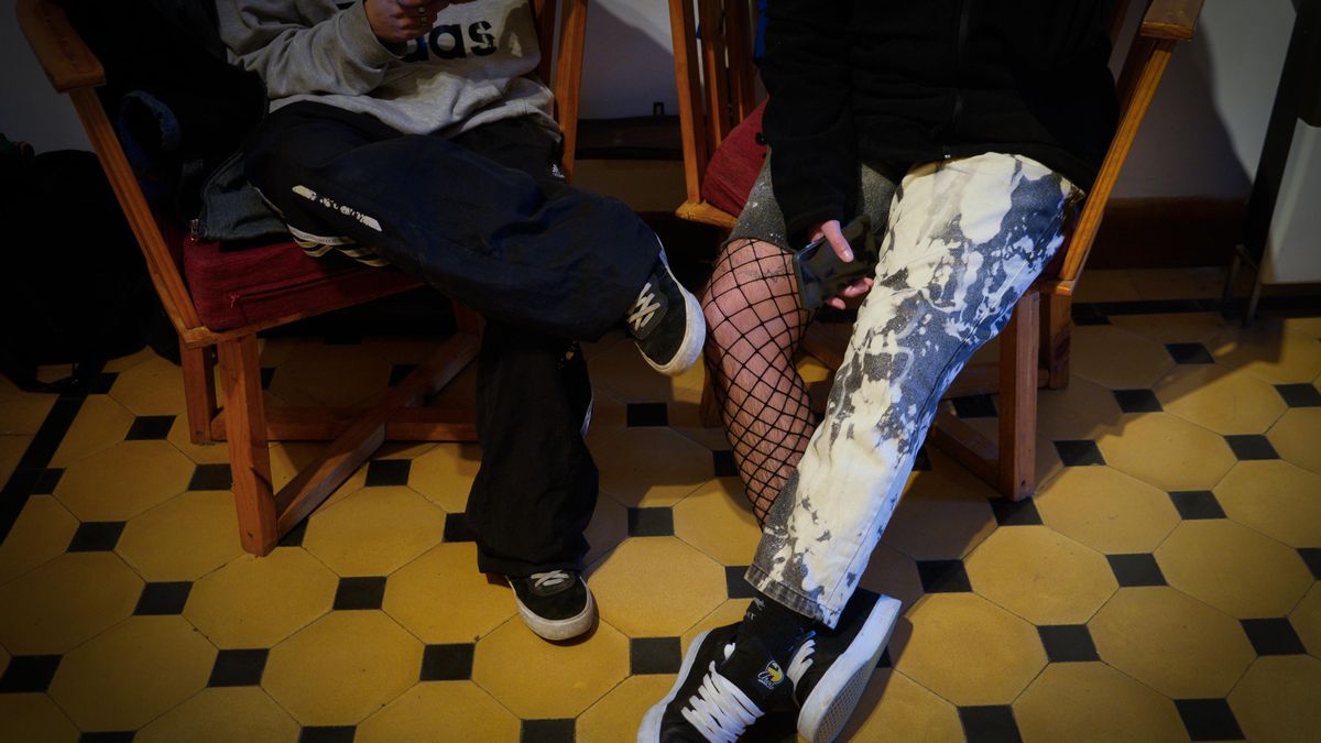 Profesionales marcan que en los últimos años se volvió más común que las familias acompañen a los pacientes trans en sus decisiones médicas. Más aceptación, pero menos acceso