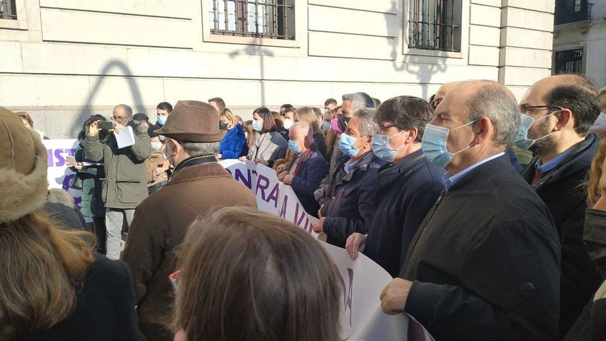 Presencia de autoridades en la concentración de Santander.