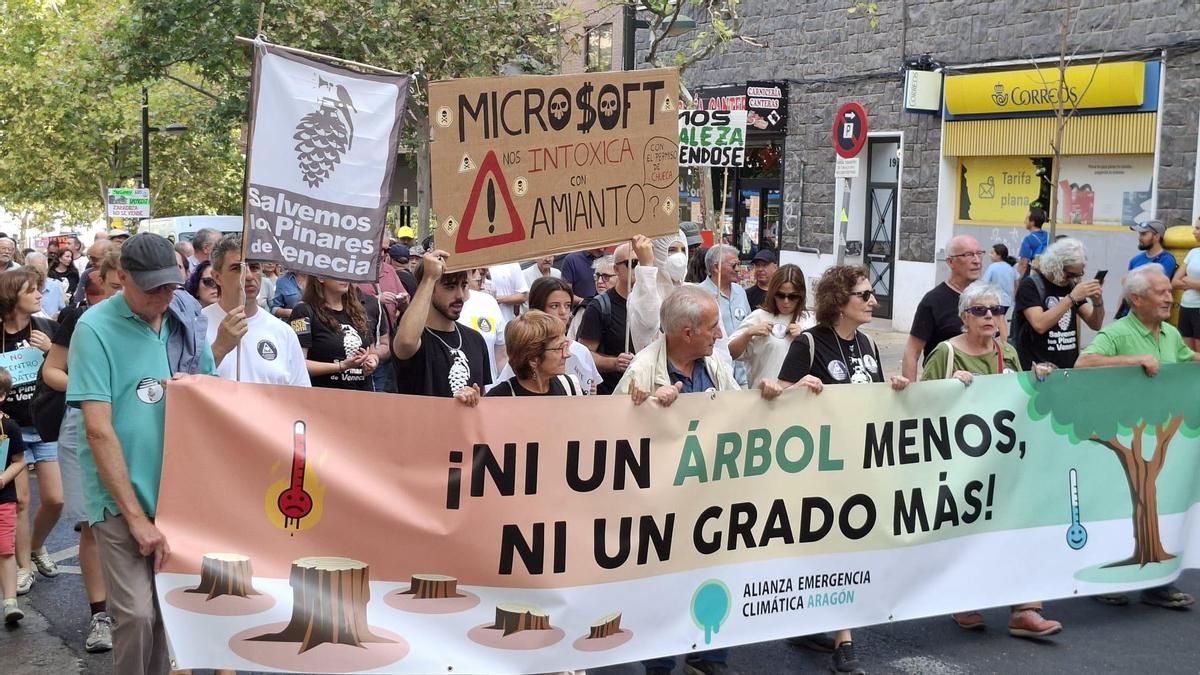 El movimiento contra los centros de datos coge fuerza en Zaragoza: "No queremos que nuestros recursos sean devorados"