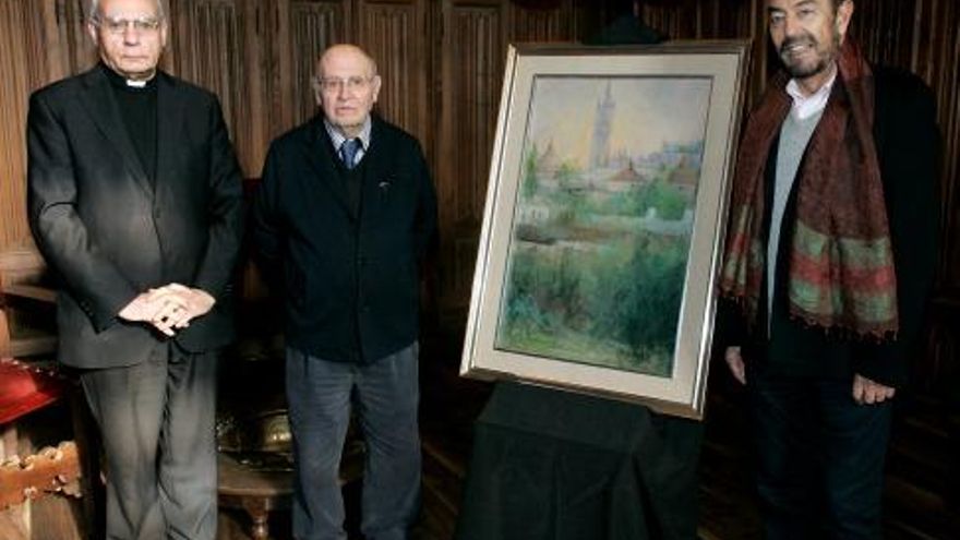 Carlos S. Campillo / ICAL El pintor Javier Rueda hace entrega del cuadro que dona al museo catedralicio-diocesano de León. Junto a él, responsables del Cabildo de la Catedral, M·ximo Gómez (I) y Primo Lucio Panera (C)