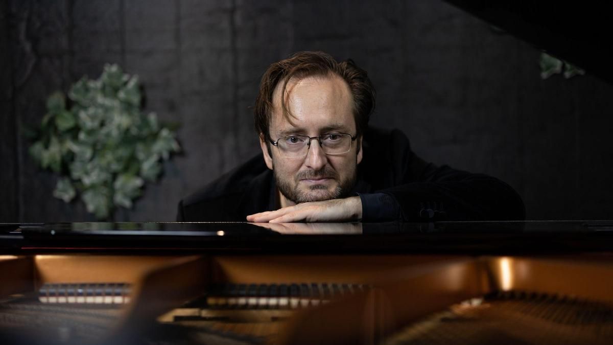 Manuel López, 'el pianista de la mano izquierda' que tras un ictus interpreta a los grandes clásicos