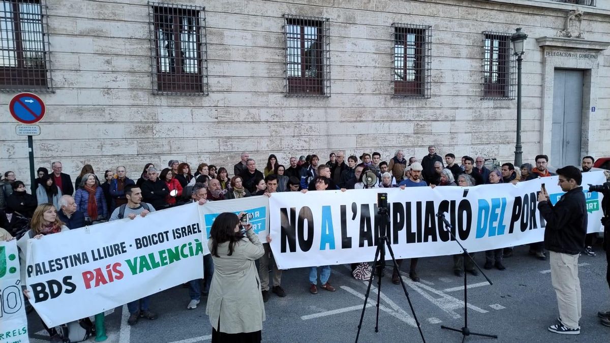 Protesta ante la Delegación del Gobierno de València.