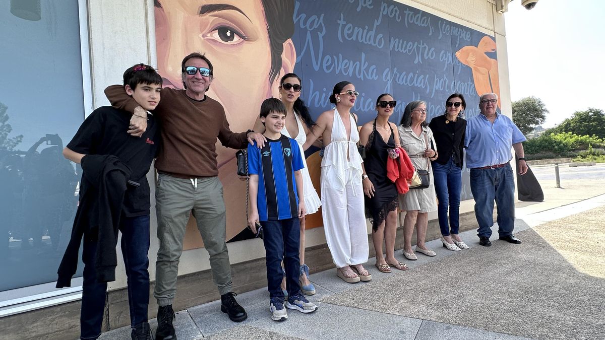 Nevenka, arropada en todo momento por su familia en su vuelta a la vida pública en Ponferrada.