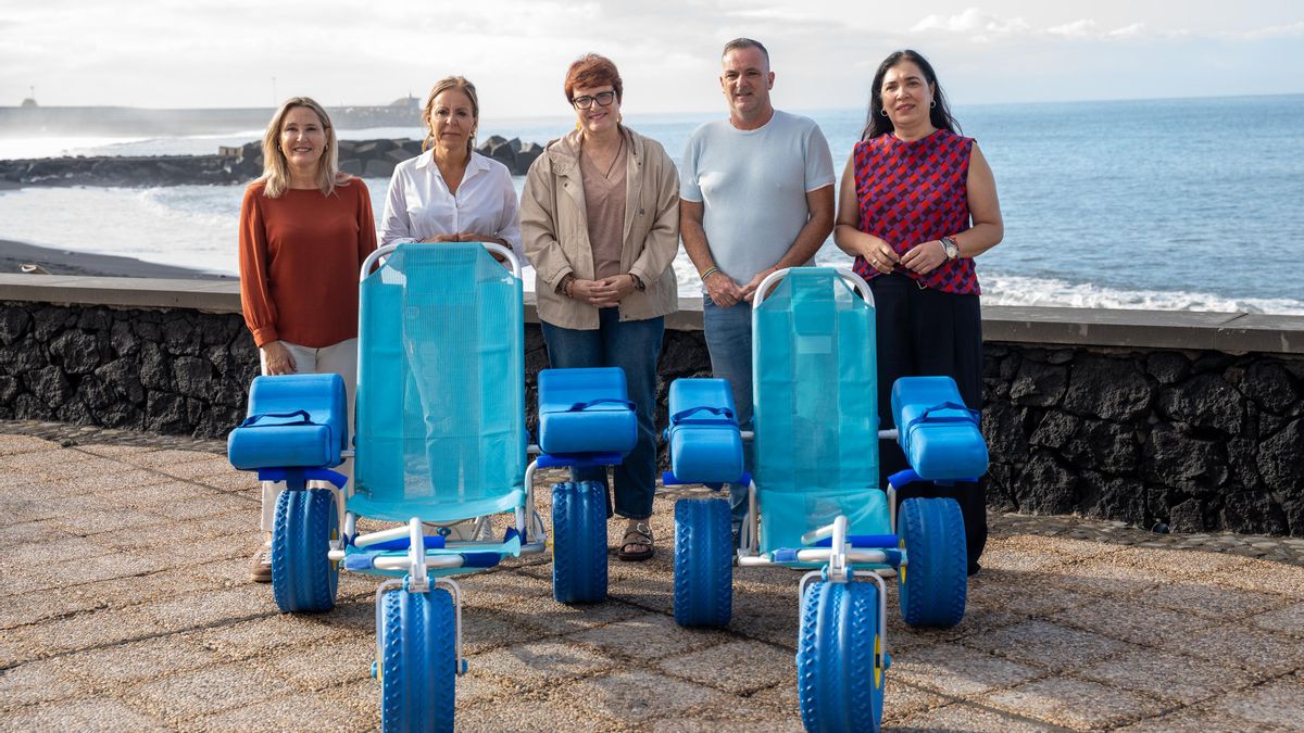 Entrega sillas anfibias adaptadas al  Ayuntamiento de Tazacorte.