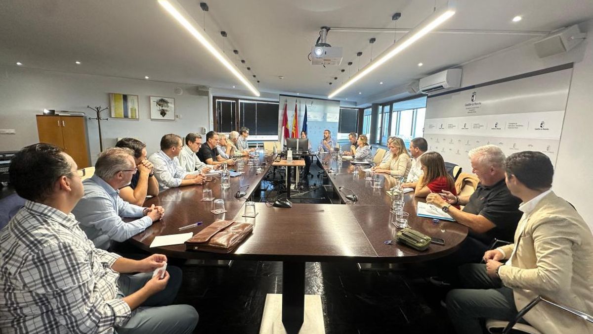 Sesión constitutiva de la mesa del sector lácteo. JCCM