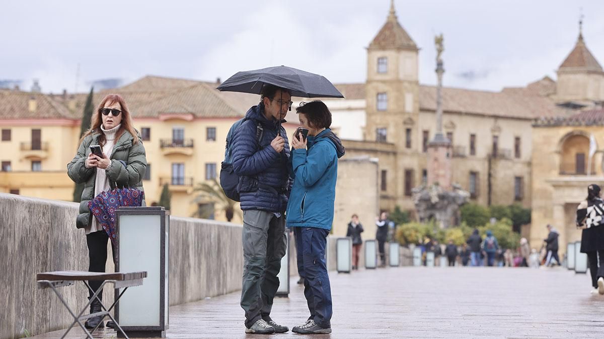 El río Guadalquivir ha superado el umbral naranja a su paso por Córdoba