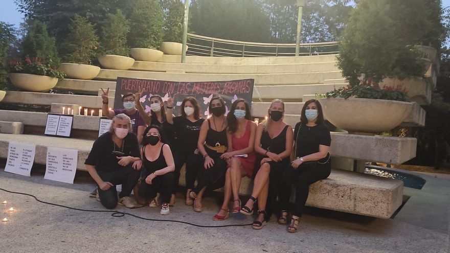 Concentración en defensa de los derechos de las niñas y mujeres afganas en Puertollano (Ciudad Real)