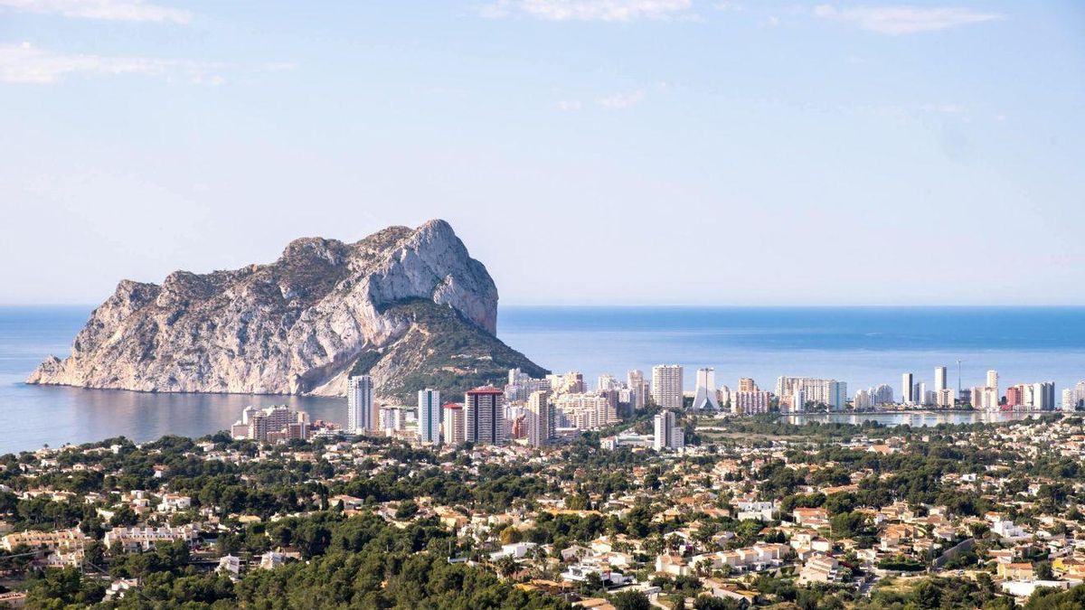 Fallece un ciclista de 57 años tras colisionar con un coche en la localidad alicantina de Calp