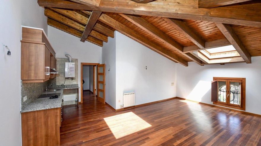 El plan estrella de Illa en vivienda social, al detalle: ayudas a promotores, licencias 'exprés' y 20.000 pisos para empezar