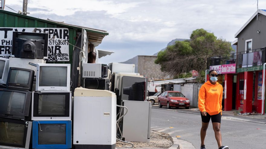 La OMS advierte que la nueva variante es de riesgo y posiblemente más contagiosa EFE/EPA/NIC BOTHMA