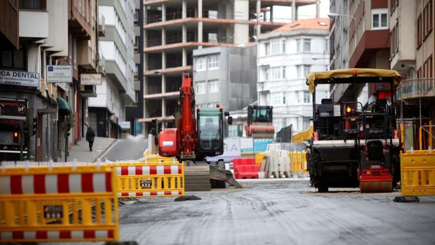 La ampliación del confinamiento derivado de la pandemia por el coronavirus ha paralizado numerosas obras públicas en España, entre ellas la del viaducto de la ronda de Nelle de A Coruña.