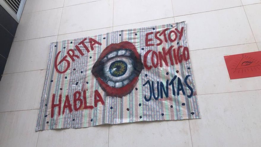 Uno de los carteles realizados por Rafael.