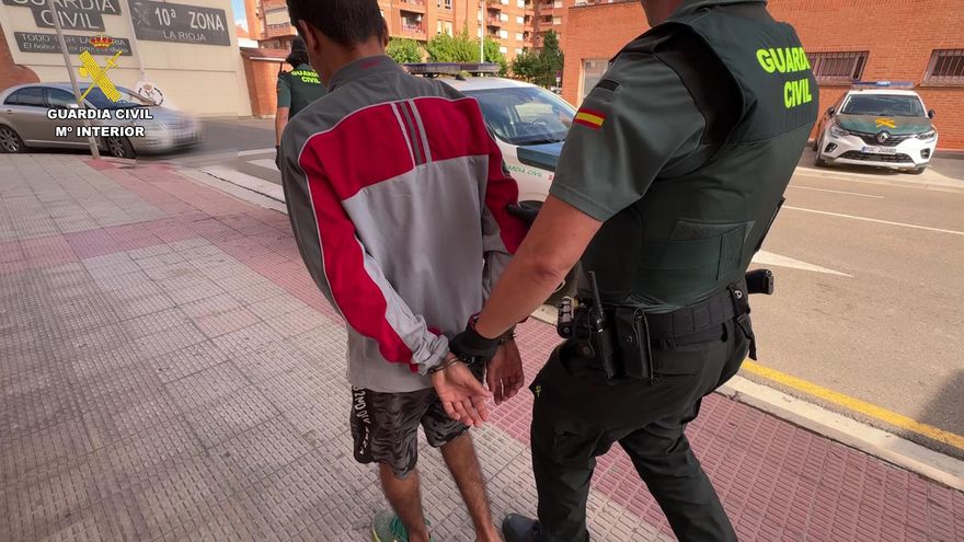 Detenido un hombre en Entrena por intimidar a los vecinos con un hacha durante las fiestas